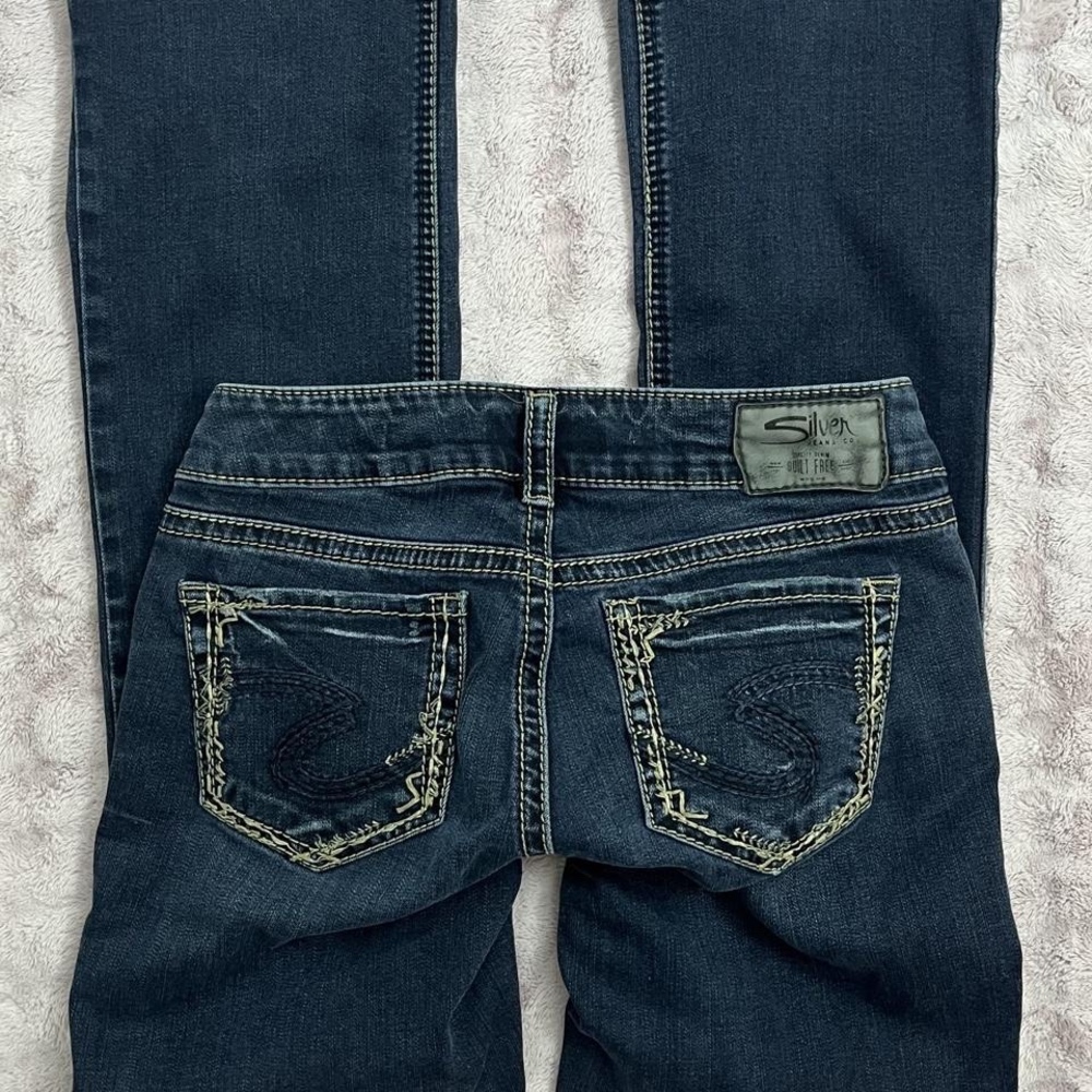 Vintage Y2K women’s low rise, bootcut silver jeans with cool back pockets